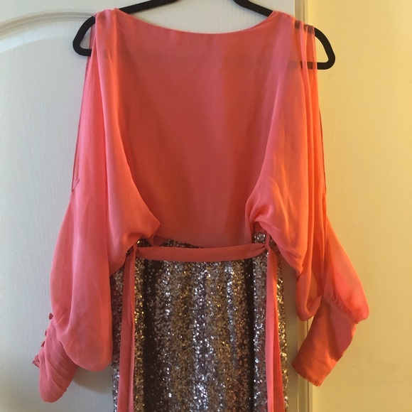 Cute dress with some pizzazz - Picture 4 of 8